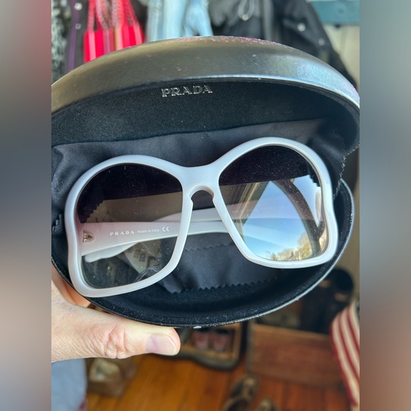 Prada sunglasses - Picture 3 of 9